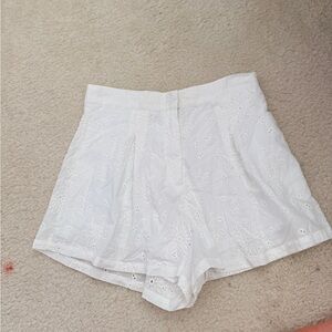 Alfred state shorts white high rise w pattern